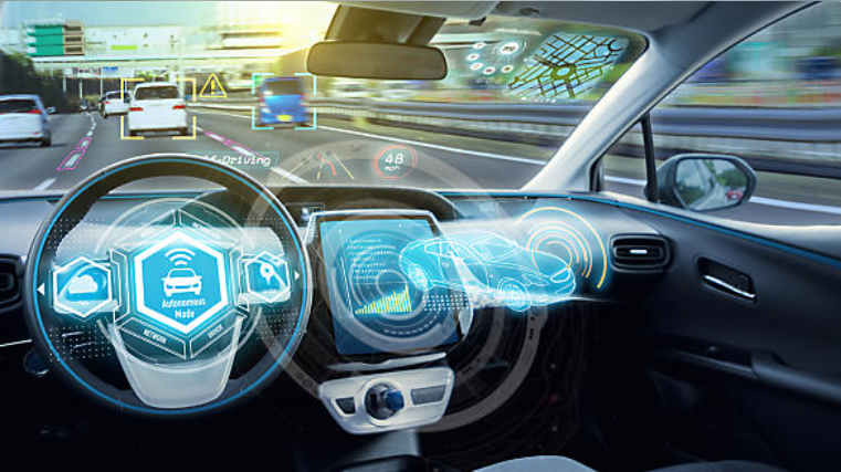 자율주행 자동차 운전석에서 본 도로 위로 ADAS 인식 정보가 홀로그램처럼 떠 있는 그림 — Automotive ALM 웨비나 표제